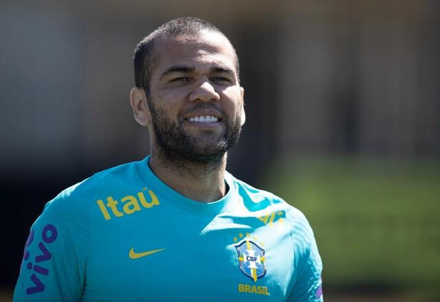 Imagem da noticia Daniel Alves é hostilizado por detentos em prisão: "Estuprador!"