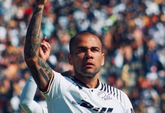 Imagem da noticia Advogado de Daniel Alves questiona vítima: "Houve flerte sexual"