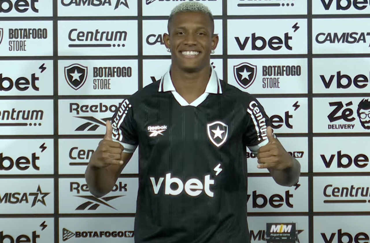Imagem da noticia Apresentado, Danilo admite que foi convencido por Ancelotti a jogar pelo Botafogo