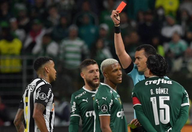 Imagem da noticia Danilo é suspenso e desfalcará o Palmeiras na semifinal da Libertadores