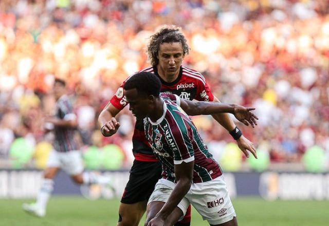 Imagem da noticia Flamengo e Fluminense empatam em jogo com polêmicas de arbitragem