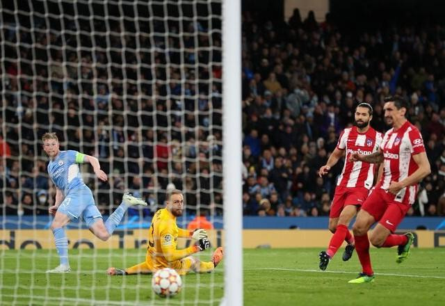 Imagem da noticia City supera retranca com gol de De Bruyne e bate Atlético na Champions