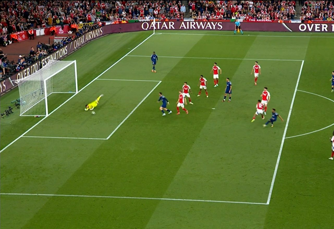Que defesa! Raya salva Arsenal de sofrer segundo gol do PSG na Champions
