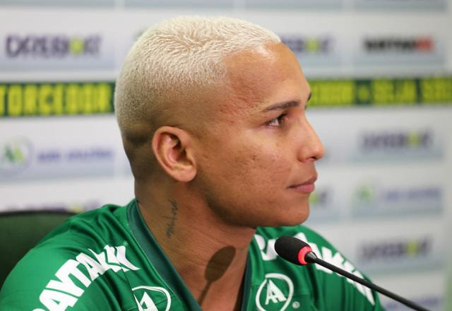 Imagem da noticia Deyverson é multado pelo Cuiabá por comemorar título do Palmeiras