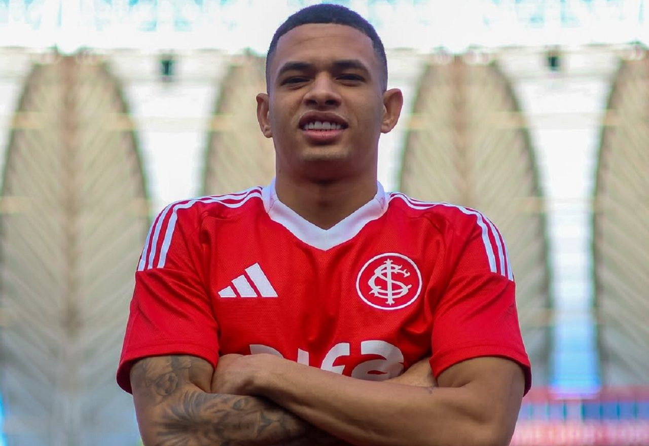 Imagem da noticia Jogador comete gafe em apresentação no Inter: "Muito feliz em estar no Grêmio"