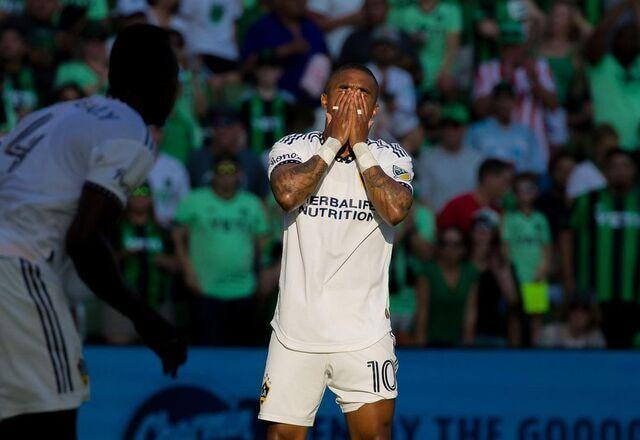 Imagem da noticia Atacante Douglas Costa tem prisão decretada por não pagamento de pensão