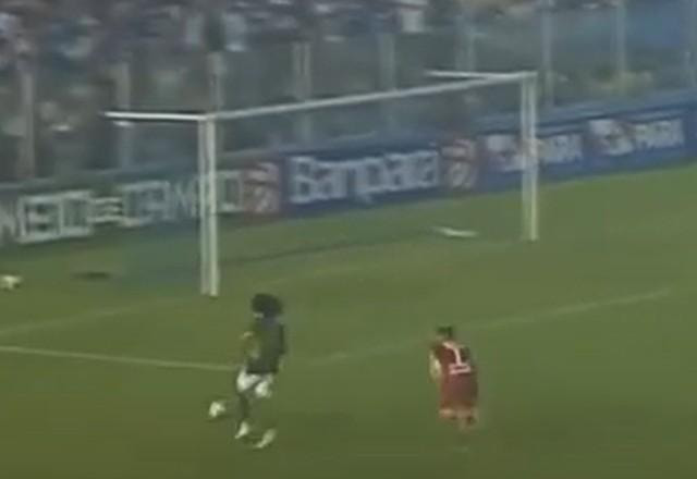 Imagem da noticia Jogador perde gol incrível no Pará e é aplaudido por torcida adversária; veja