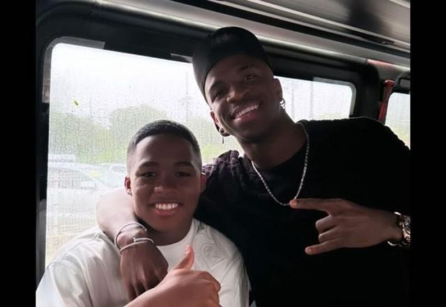 Imagem da noticia Endrick posta foto com Vini Jr curtindo férias no Rio de Janeiro