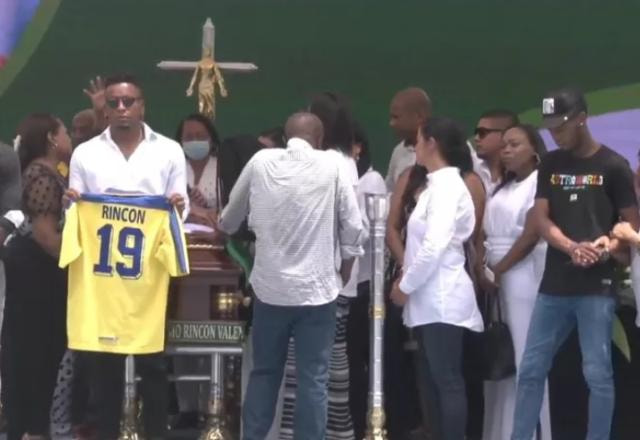 Imagem da noticia Cerimônia em estádio na Colômbia marca o último adeus a Rincón