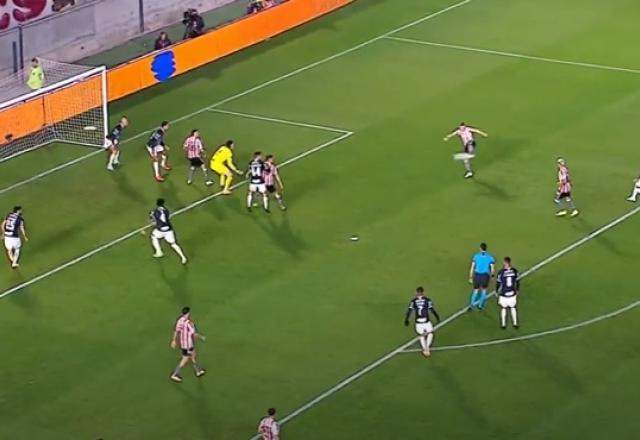 Imagem da noticia Quase! Estudiantes acerta trave do Corinthians pela terceira vez