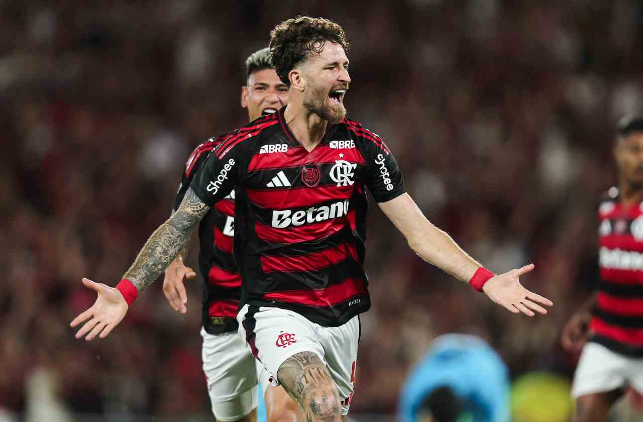 Imagem da noticia Flamengo leva susto no fim, mas vence o Santos e persegue o líder Palmeiras