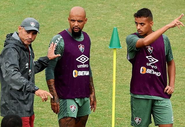 Felipe Melo comemora treino ao lado do filho: "Vamos jogar juntos ainda"