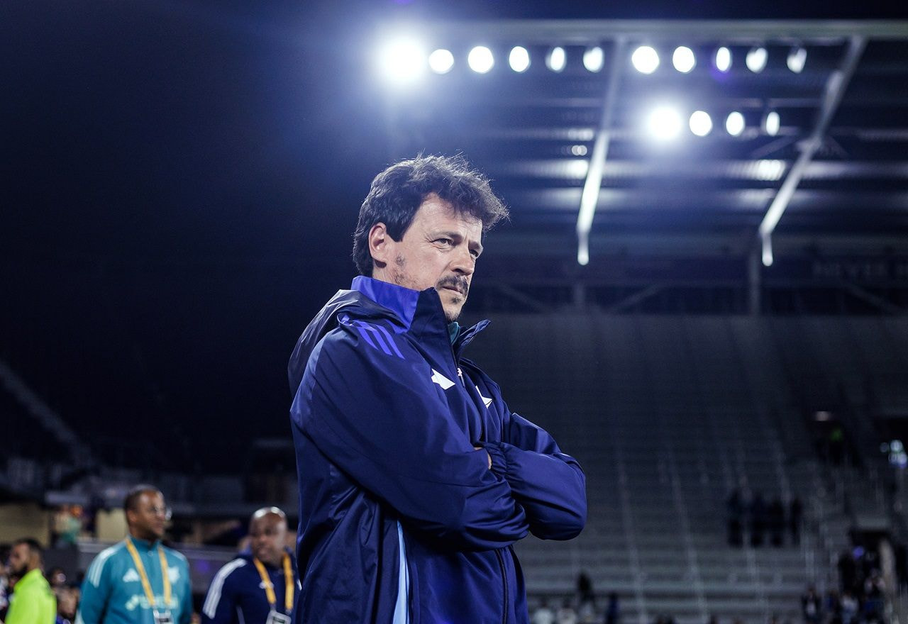 Imagem da noticia Cruzeiro anuncia saída do técnico Fernando Diniz