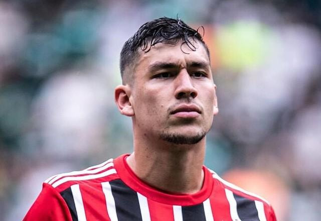 Imagem da noticia Zagueiro do São Paulo promete comemorar título de cueca na Av. Paulista