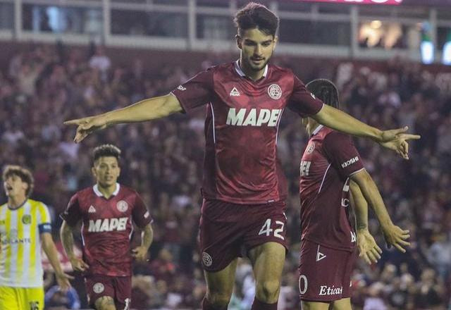 Lanús anuncia venda do atacante Flaco López ao Palmeiras