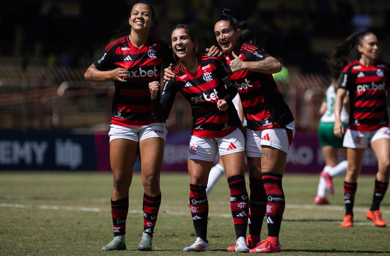 Imagem da noticia Brasileirão feminino: Fla sofre, mas sai na frente do Palmeiras nas quartas