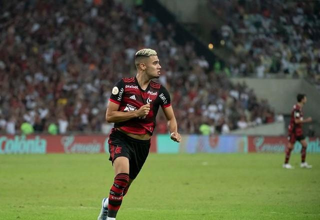Imagem da noticia Flamengo vira sobre o Fluminense e engata 2º triunfo seguido no Brasileirão