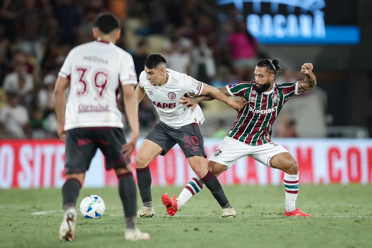 Imagem da noticia Otávio reconhece que Fluminense sentiu as vaias no Maracanã: "Torcedor jogando contra"