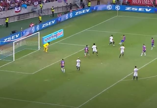 Imagem da noticia SALVA CÁSSIO! Pikachu chuta de dentro da área e para no goleiro do Corinthians