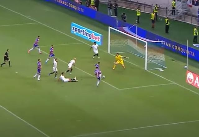 FORTALEZA NA FRENTE! Pikachu abre o placar contra o Corinthians