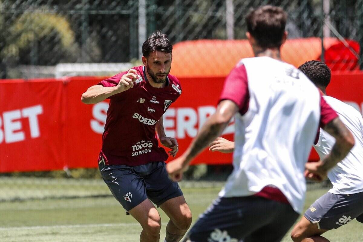 Imagem da noticia Calleri treina com companheiros na reapresentação do São Paulo