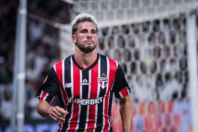 Imagem da noticia São Paulo vence Corinthians e decreta fim do tabu na Neo Química Arena