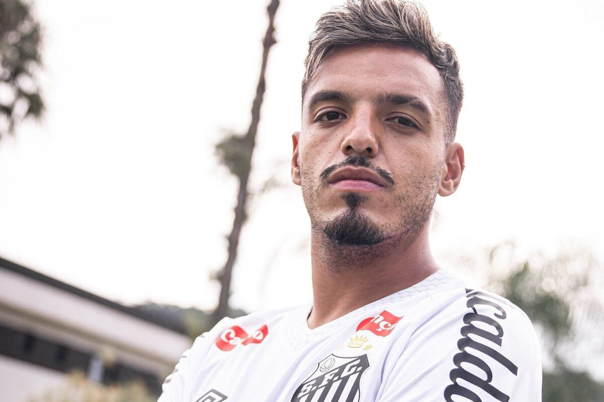 Imagem da noticia Santos anuncia a contratação de Gabriel Menino, emprestado pelo Atlético