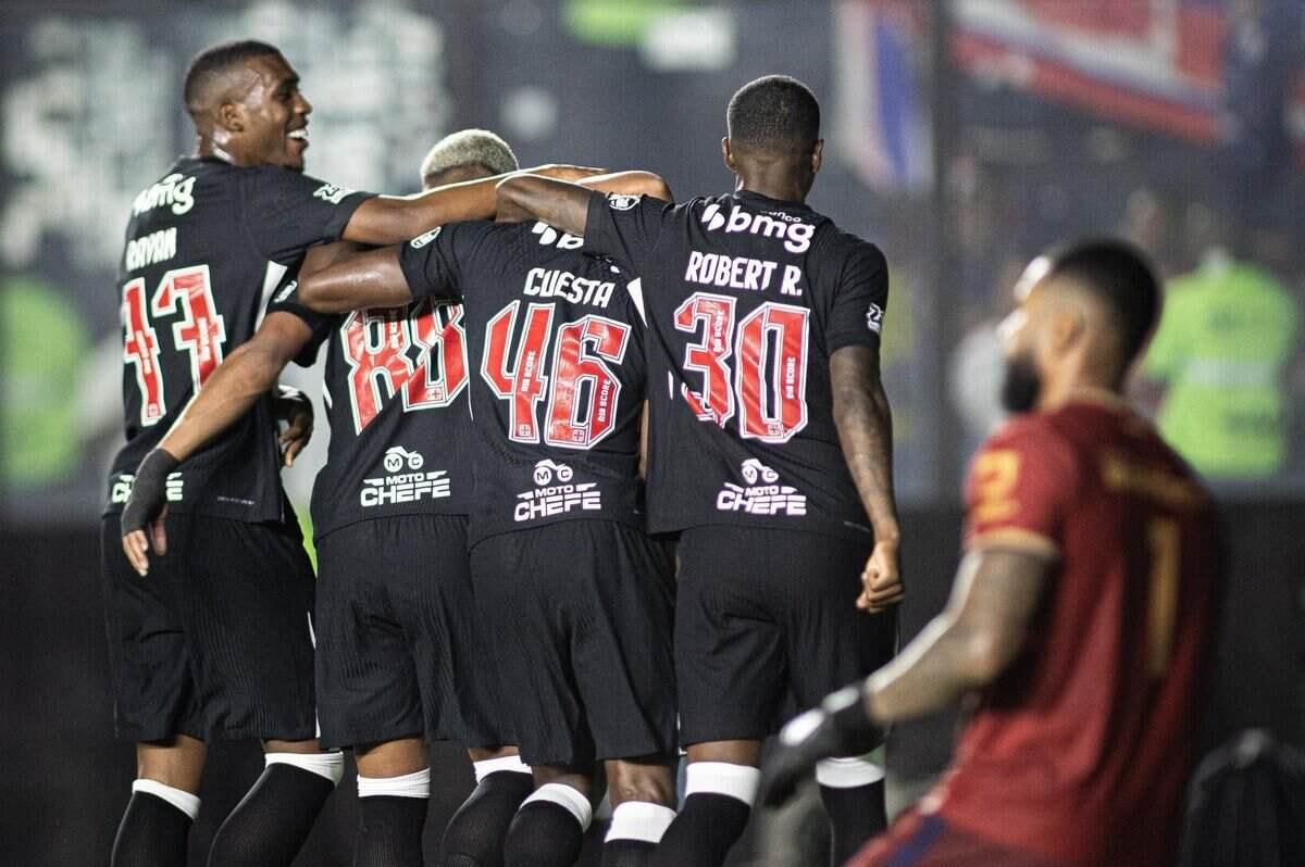 Imagem da noticia Cuesta faz coro a Diniz e pede permanência de Rayan no Vasco