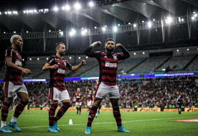 Imagem da noticia Com pênalti polêmico, Flamengo bate Vasco e abre vantagem na semifinal