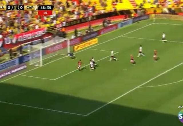 Gabigol abre o placar para o Flamengo contra o Athletico-PR