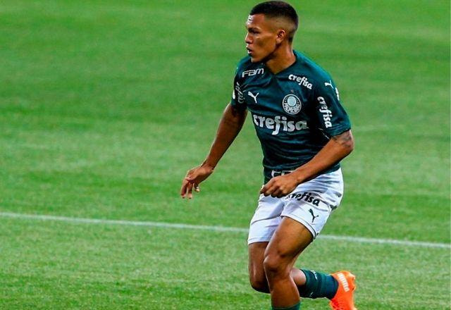 Imagem da noticia Em noite inspirada de Veron, Palmeiras goleia Delfín e chega forte nas quartas