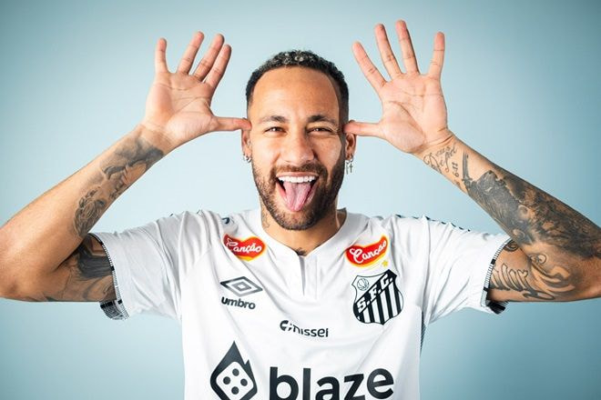 Imagem da noticia Neymar retorna ao Santos após 12 anos e assina por seis meses