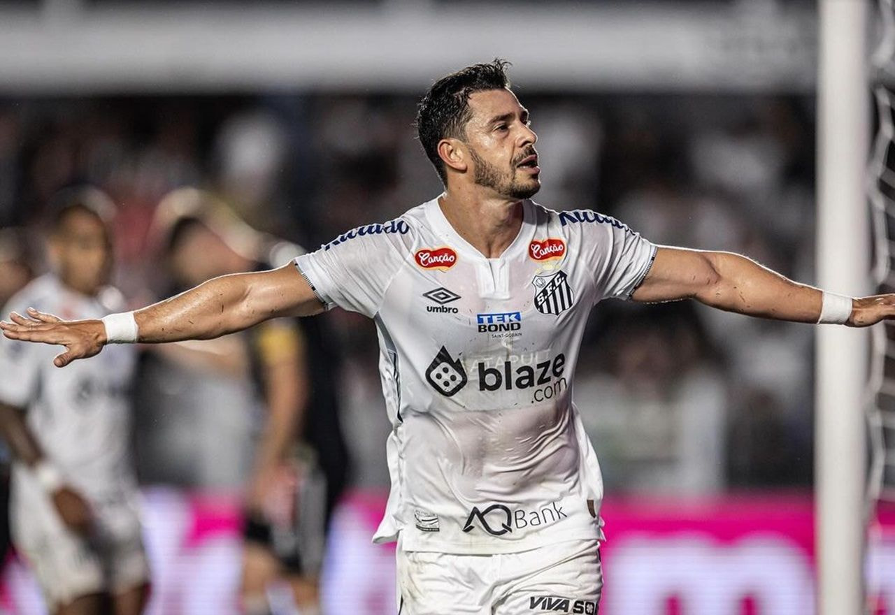 Imagem da noticia Santos vence Operário e assume a ponta da Série B