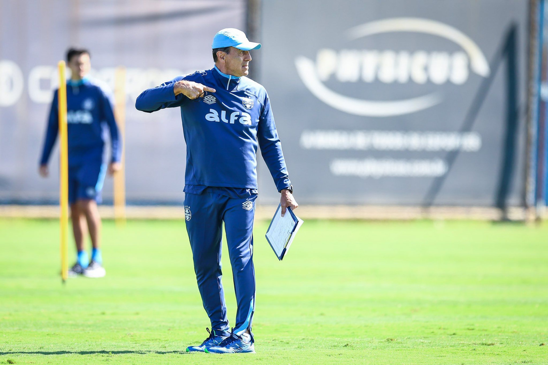Imagem da noticia Grêmio demite o técnico Gustavo Quinteros