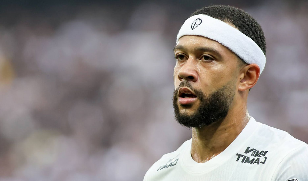 Memphis Depay é desfalque do Corinthians no clássico contra o Santos