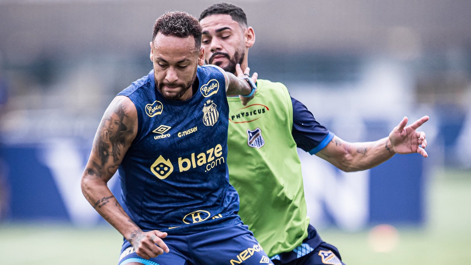 Retornando de lesão, Neymar participa de jogo-treino do Santos