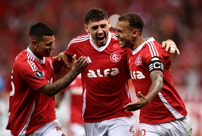 Com hat-trick de Alan Patrick, Internacional vence Atlético Nacional na Libertadores