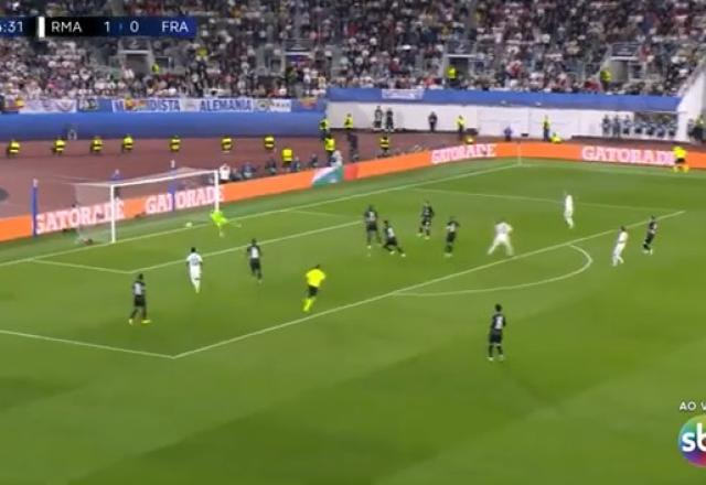 Imagem da noticia Dupla infernal! Vini Jr cruza, e Benzema amplia para o Real Madrid