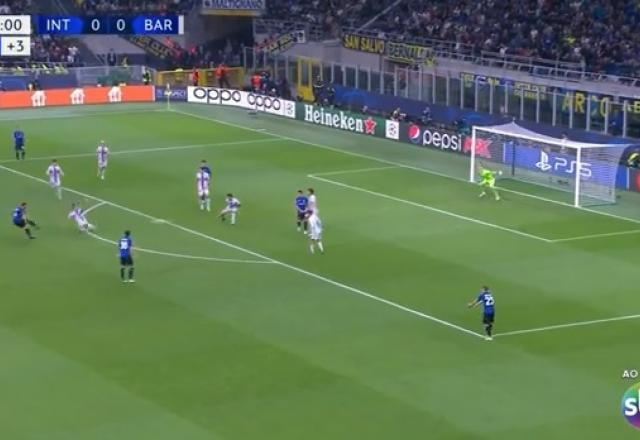 Imagem da noticia Çalhanoglu finaliza no cantinho e abre o placar para a Inter contra o Barcelona