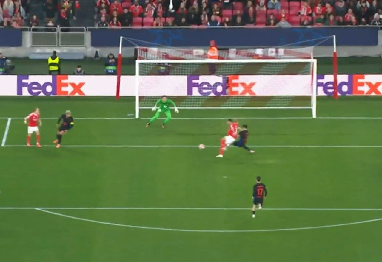 Imagem da noticia Gol relâmpago do Benfica! Pavlidis abre placar com 2 minutos de jogo contra o Barcelona
