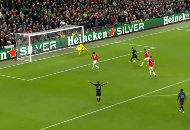 Imagem da noticia É gol! Coman abre o placar para o Bayern contra o Manchester United