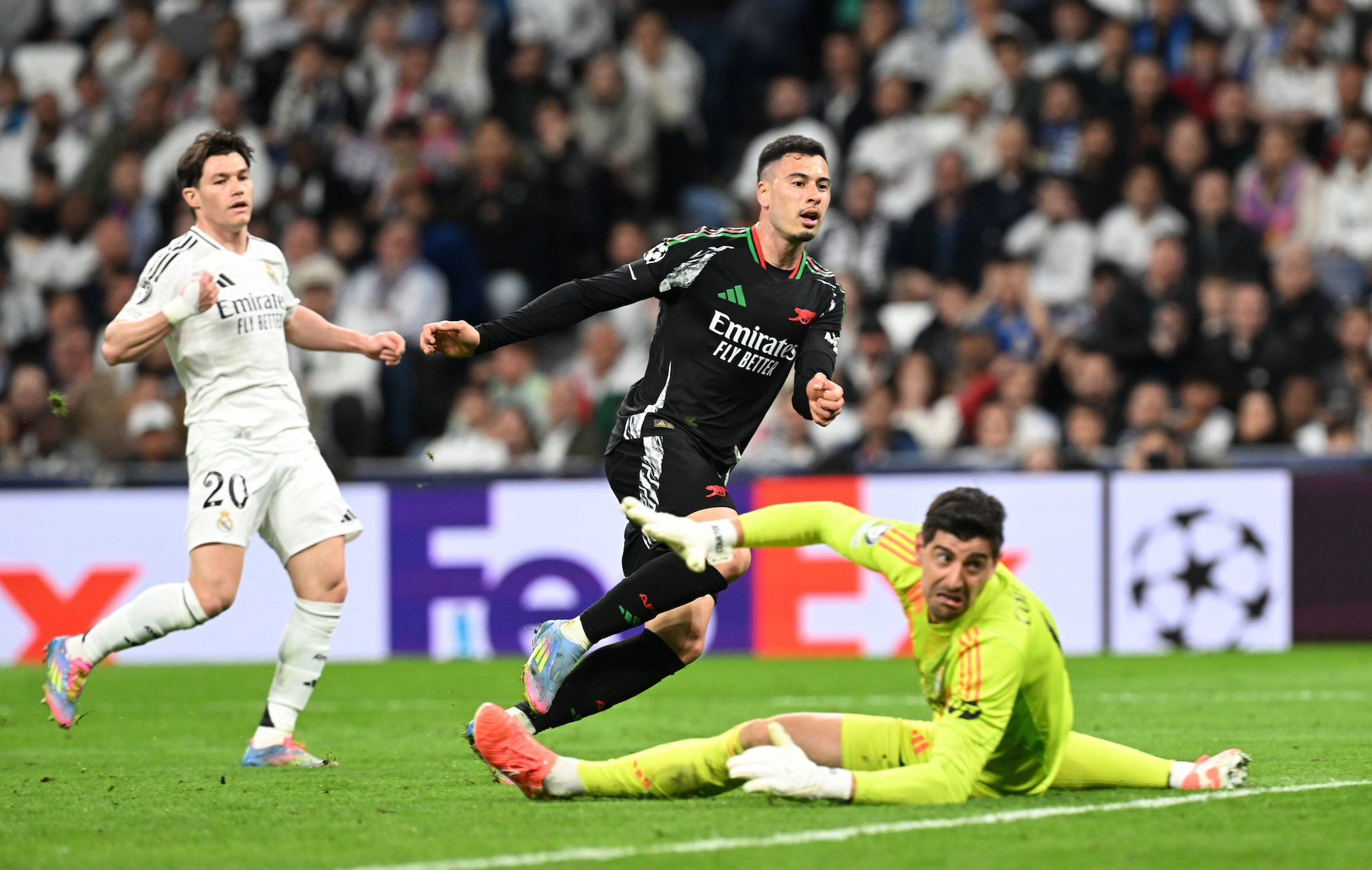 Jornais espanhóis detonam postura do Real Madrid contra o Arsenal: "Fica de joelhos"