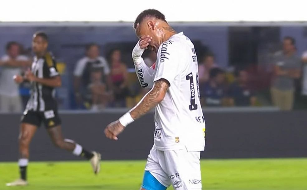 Imagem da noticia Neymar volta a sentir lesão e é substituído em jogo do Santos