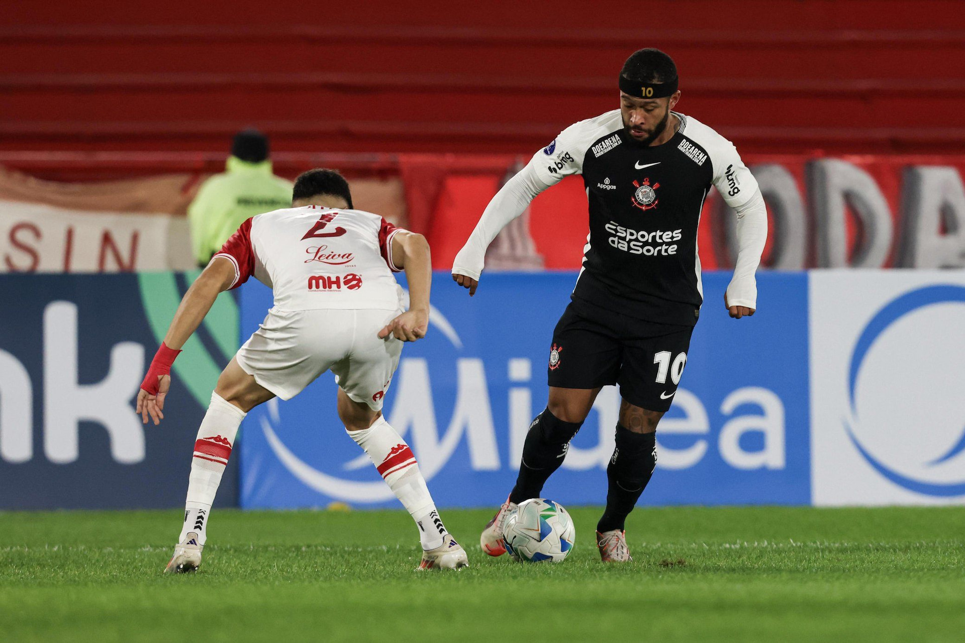 Corinthians perde para o Huracán e dá adeus à Copa Sul-Americana