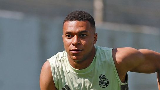 Imagem da noticia Mbappé sofre entorse no joelho e vira dúvida no Real Madrid