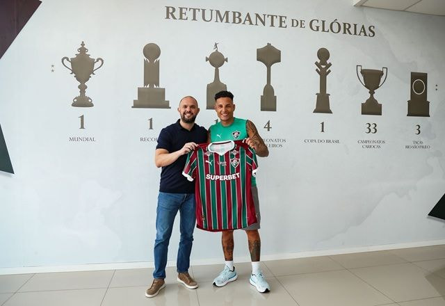 Imagem da noticia Fluminense anuncia contratação de Guilherme Arana