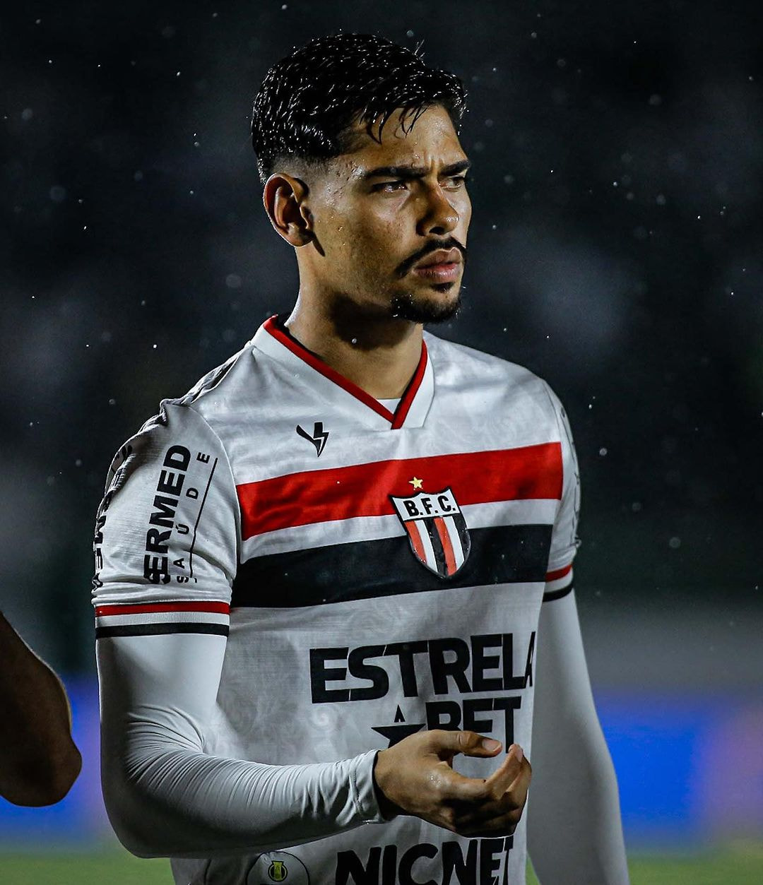 Guilherme Madruga ganha prêmio Puskás de gol mais bonito do ano pela Fifa