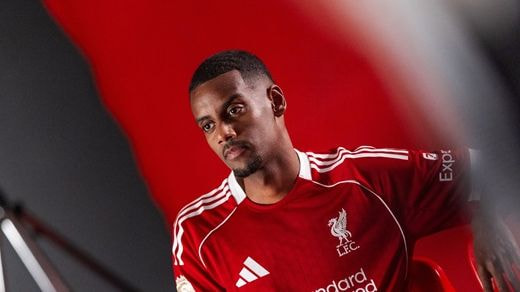 Imagem da noticia Com Isak, Liverpool fecha terceira contratação mais cara da história; veja ranking