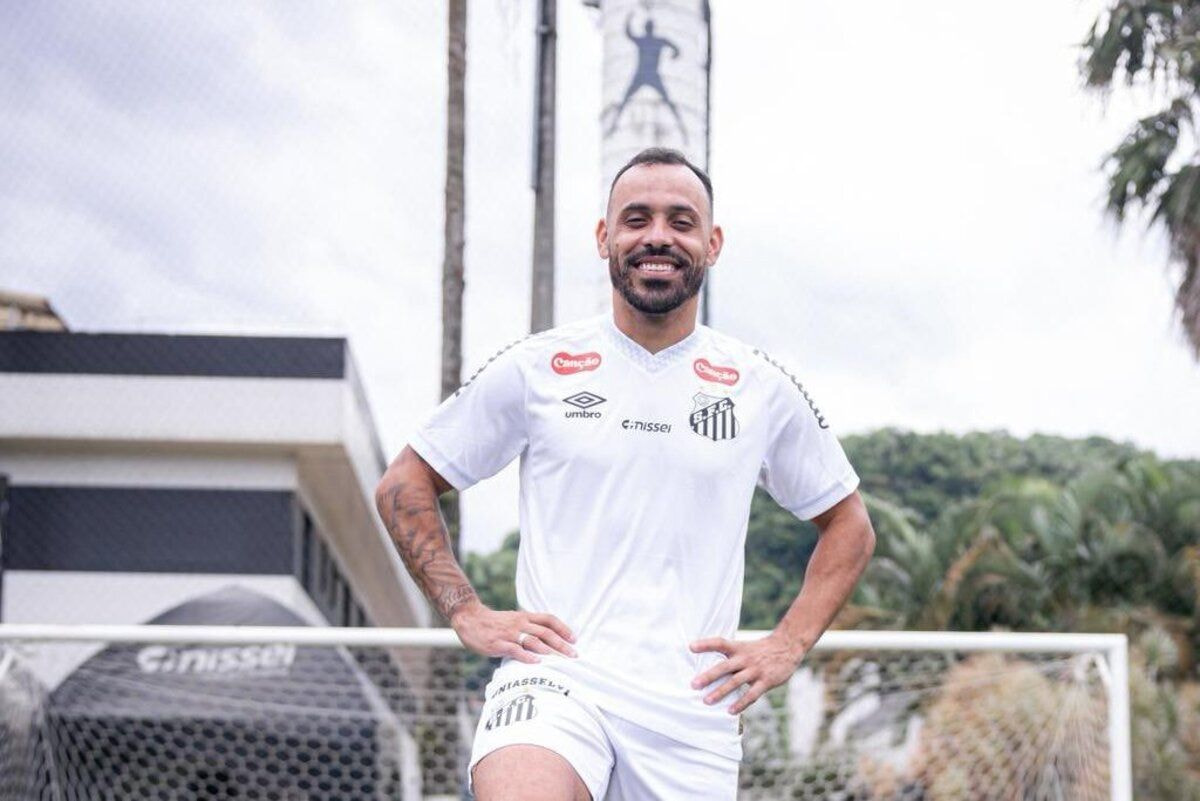Imagem da noticia Santos anuncia a contratação do atacante Moisés, ex-Fortaleza