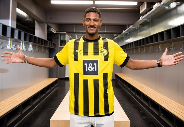 Imagem da noticia Borussia Dortmund contrata Haller, um dos artilheiros da última Champions League